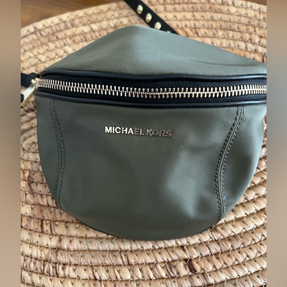 MICHAEL KORS Leila Small Nylon Belt Bag 32S9SI1T1C - Picture 3 of 7
